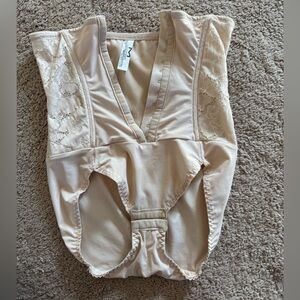 Maidenform size small shapewear nude rarely worn